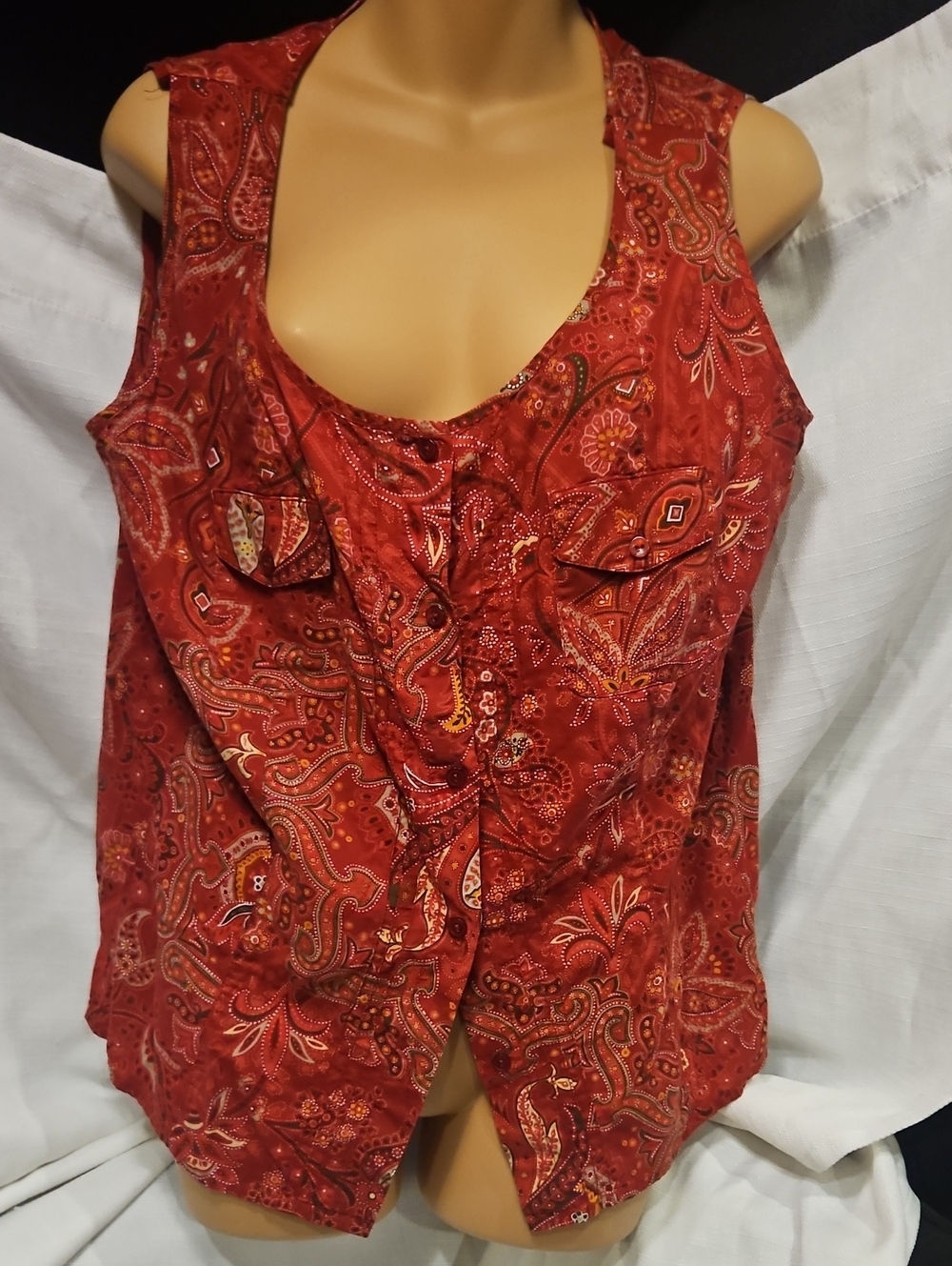 liz & co. Red Paisley Button-Front Tank